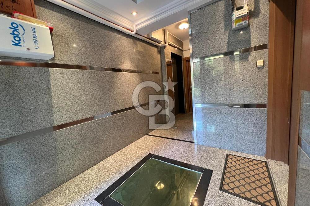 Acıbadem de Genç Binada Tüm Ulaşımlara Yakın 2+1 Satılık Daire