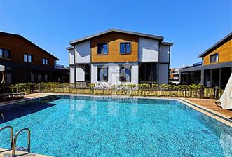 Dikili Cumhuriyet Mah.da Havuz Başı,Sıfır Lüks 3+1 Akıllı Villa - 1 - 310097