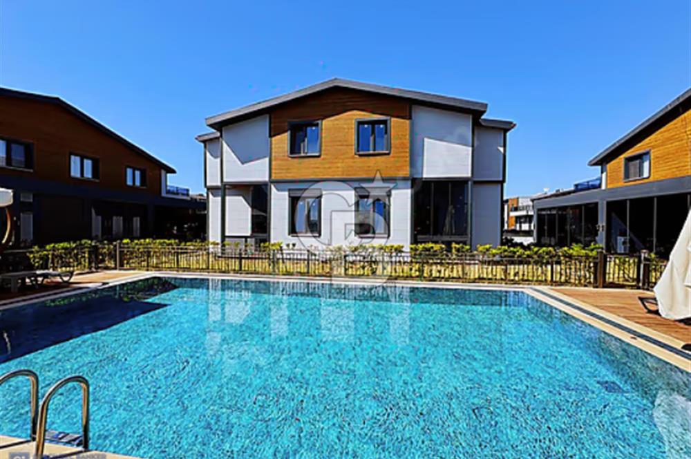 Dikili Cumhuriyet Mah.da Havuz Başı,Sıfır Lüks 3+1 Akıllı Villa