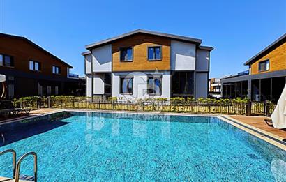 Dikili Cumhuriyet Mah.da Havuz Başı,Sıfır Lüks 3+1 Akıllı Villa