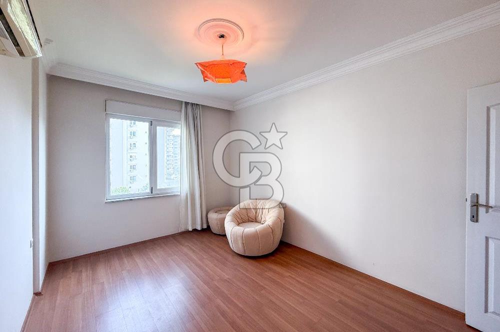 Cikcilli'de Ara Kat Ayrı Mutfaklı 3+1 Havuzlı Kiralık Daire