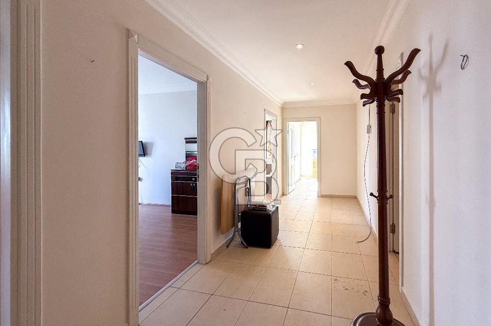 Cikcilli'de Ara Kat Ayrı Mutfaklı 3+1 Havuzlı Kiralık Daire