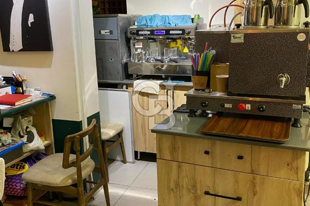 Karşıyaka Merkezde, Çarşı, İzbana Yürüme Mesafesinde Devren Kafe