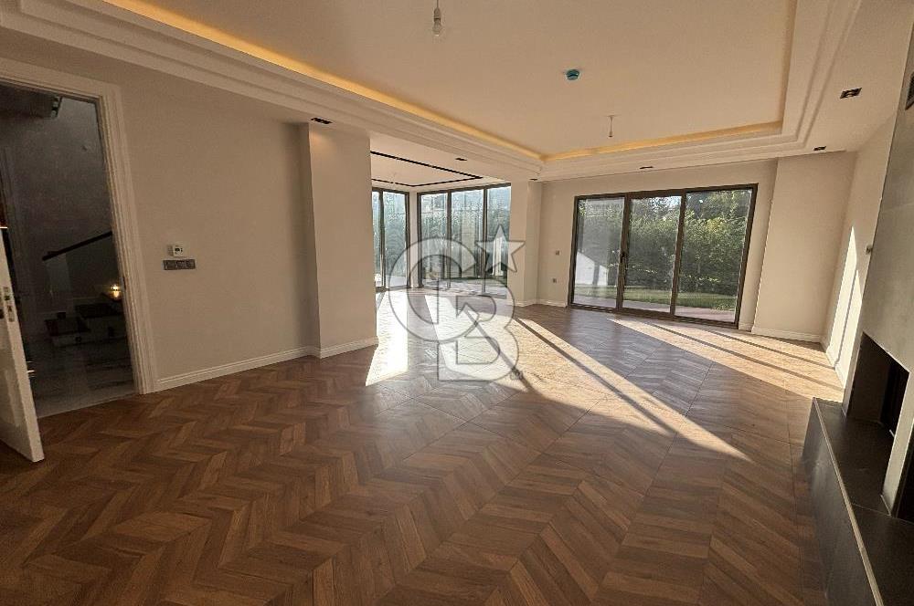 BAĞDAT CADDESİ PARALELİNDE KAPALI GARAJ VE HAVUZLU LÜX 4+1 VİLLA