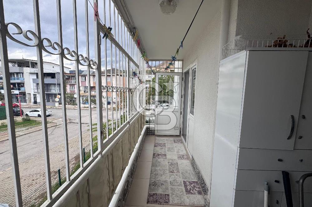 Bayraklı Postacılar'da  Full Tadilatlı Doğalgazlı Ara Kat Satılık 3+1 Daire