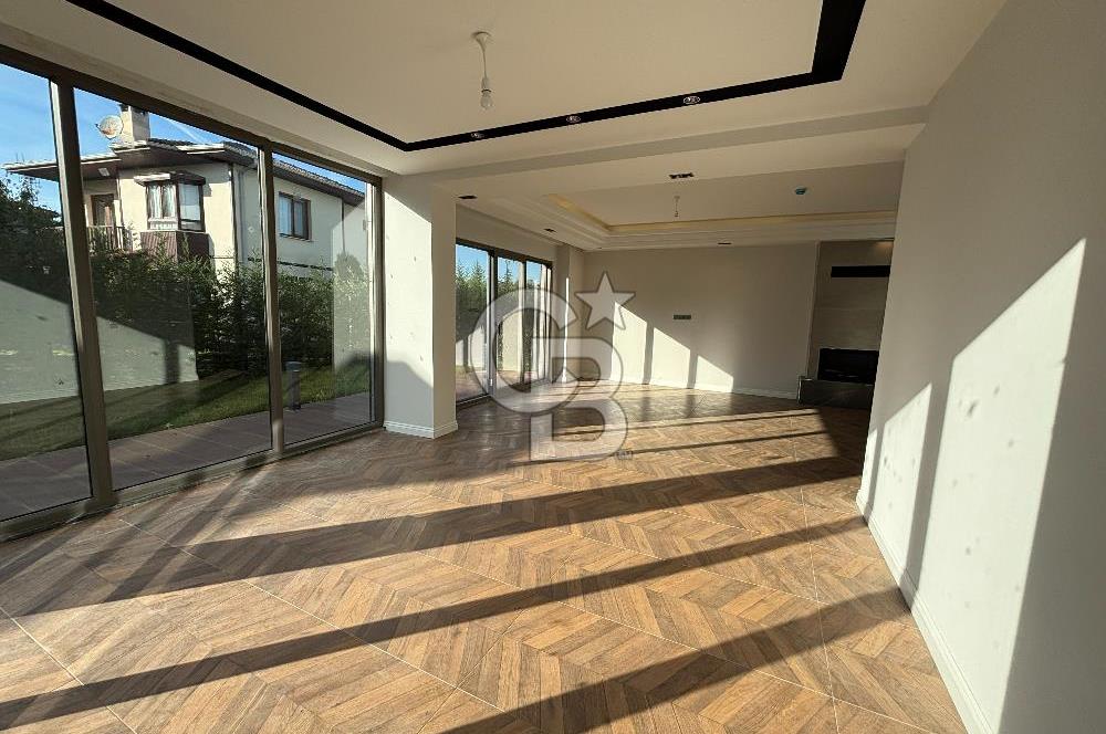 BAĞDAT CADDESİ PARALELİNDE KAPALI GARAJ VE HAVUZLU LÜX 4+1 VİLLA