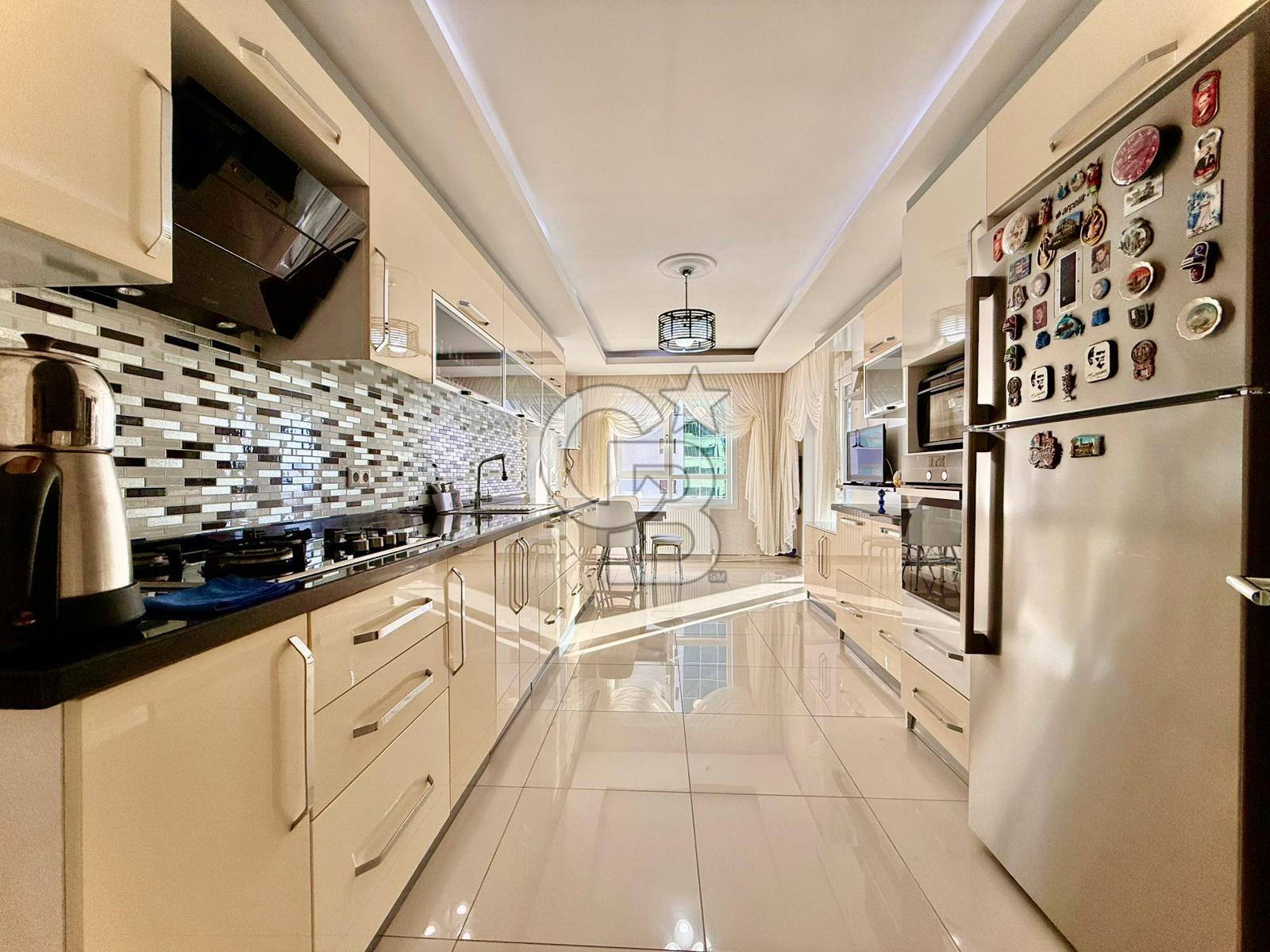 PAMUKLARDA CADDE ÜZERİ GÜNEY CEPHE MANZARALI LÜX YAPILI 3+1...