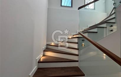 BAĞDAT CADDESİ PARALELİNDE KAPALI GARAJ VE HAVUZLU LÜX 4+1 VİLLA