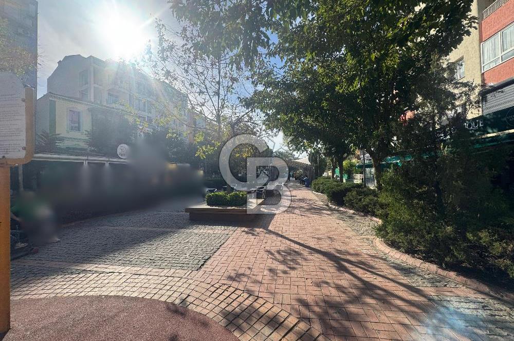 Karşıyaka Merkezde, Çarşı, İzbana Yürüme Mesafesinde Devren Kafe
