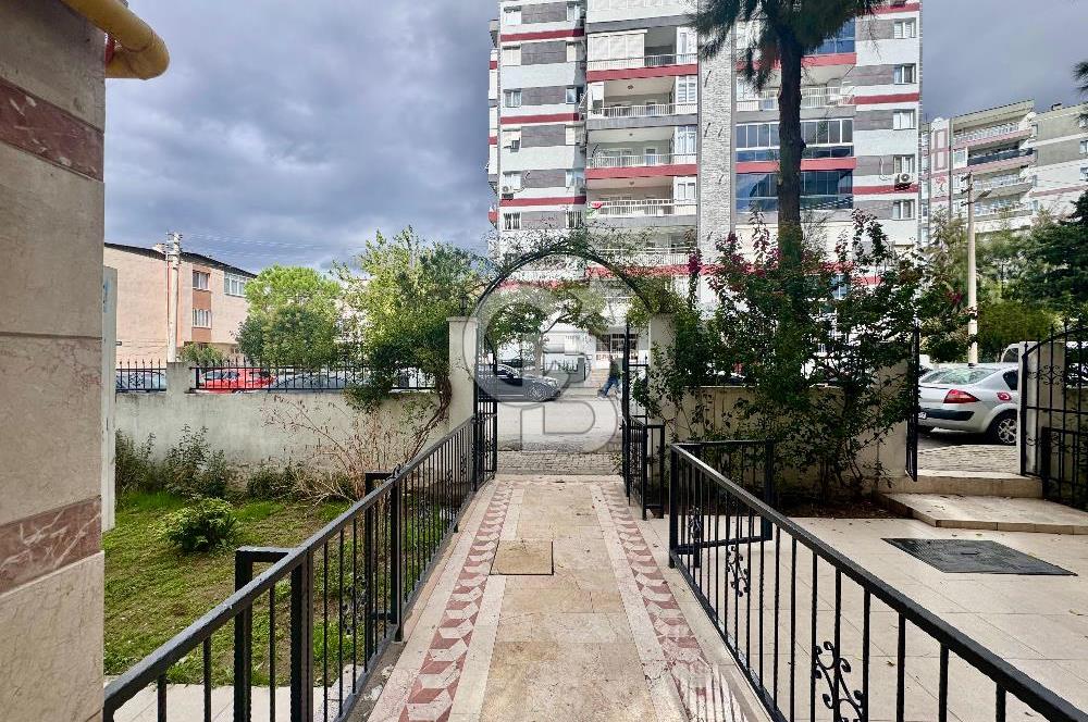 Bayraklı Postacılar'da  Full Tadilatlı Doğalgazlı Ara Kat Satılık 3+1 Daire