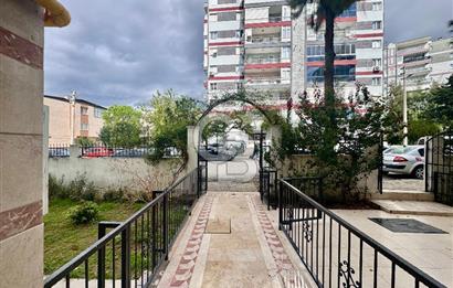 Bayraklı Postacılar'da  Full Tadilatlı Doğalgazlı Ara Kat Satılık 3+1 Daire