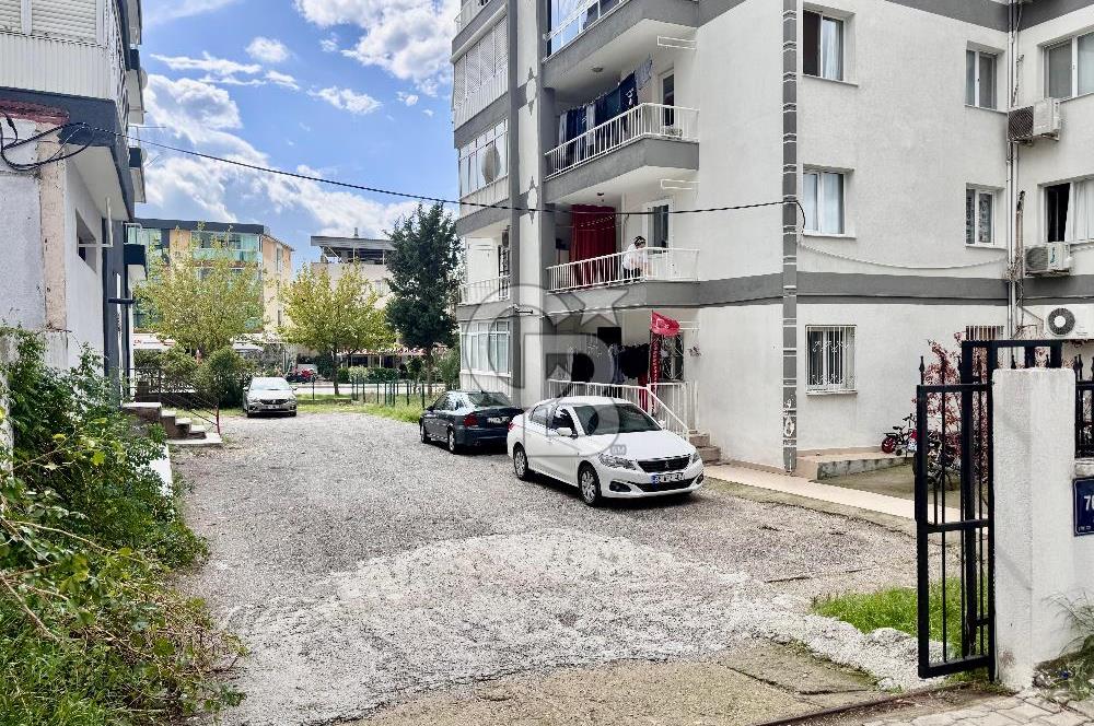 Bayraklı Postacılar'da  Full Tadilatlı Doğalgazlı Ara Kat Satılık 3+1 Daire