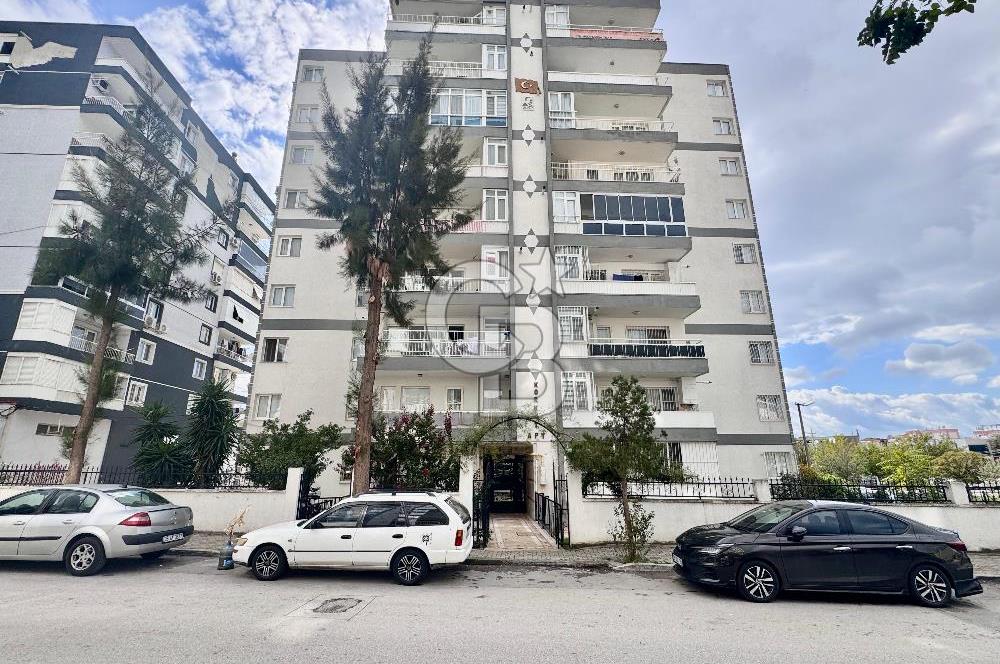Bayraklı Postacılar'da  Full Tadilatlı Doğalgazlı Ara Kat Satılık 3+1 Daire