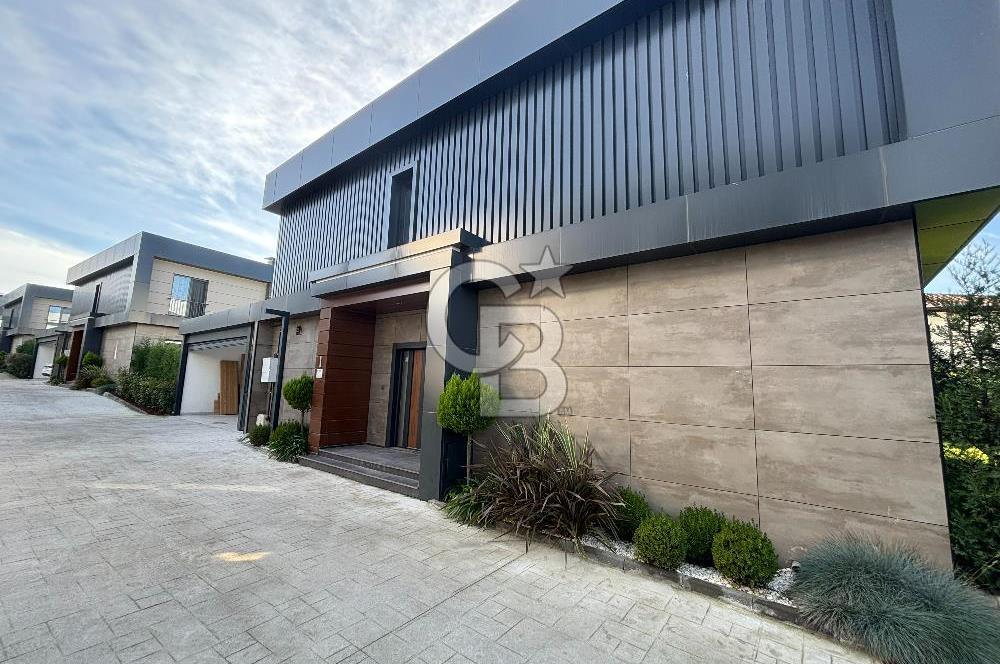 BAĞDAT CADDESİ PARALELİNDE KAPALI GARAJ VE HAVUZLU LÜX 4+1 VİLLA