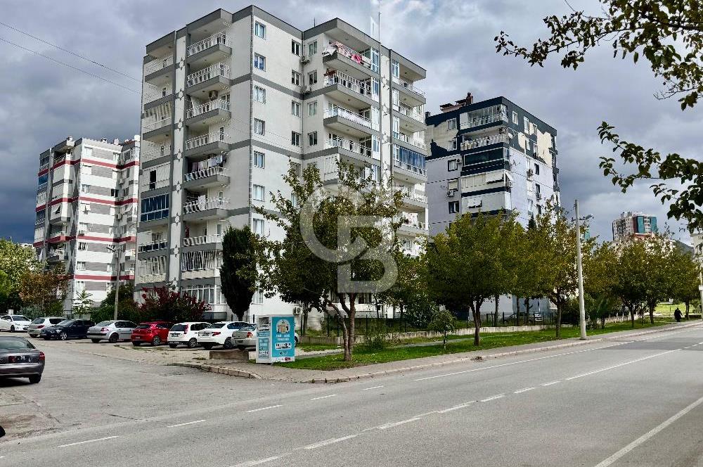 Bayraklı Postacılar'da  Full Tadilatlı Doğalgazlı Ara Kat Satılık 3+1 Daire