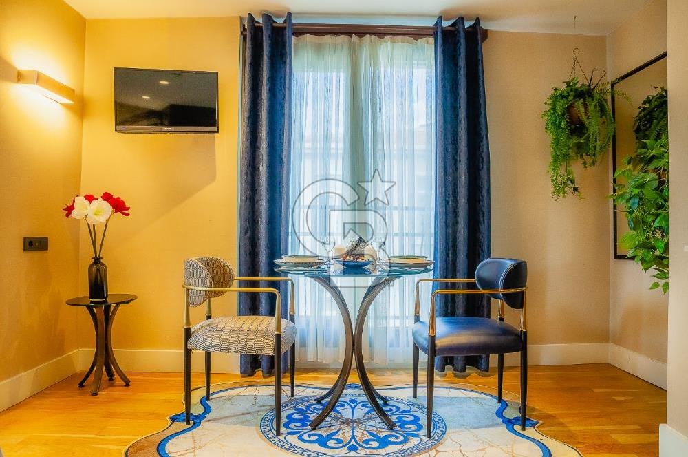 BEYOĞLU CİHANGİRDE DENİZ MANZARALI SATILIK OTEL