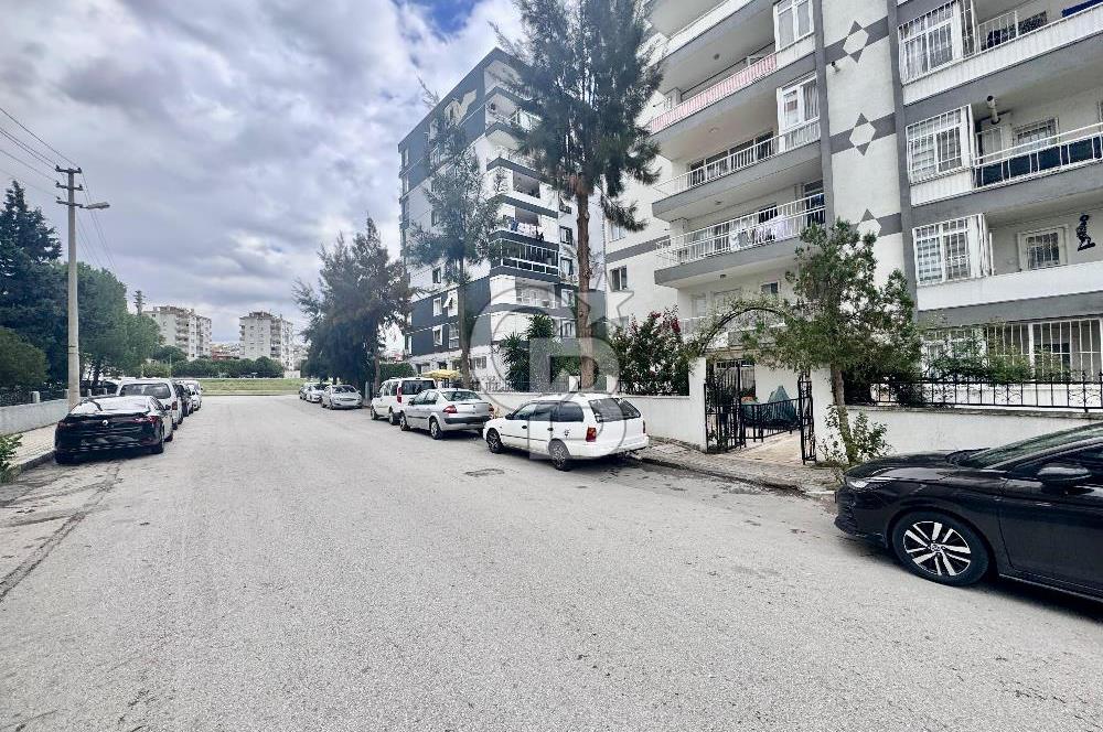 Bayraklı Postacılar'da  Full Tadilatlı Doğalgazlı Ara Kat Satılık 3+1 Daire