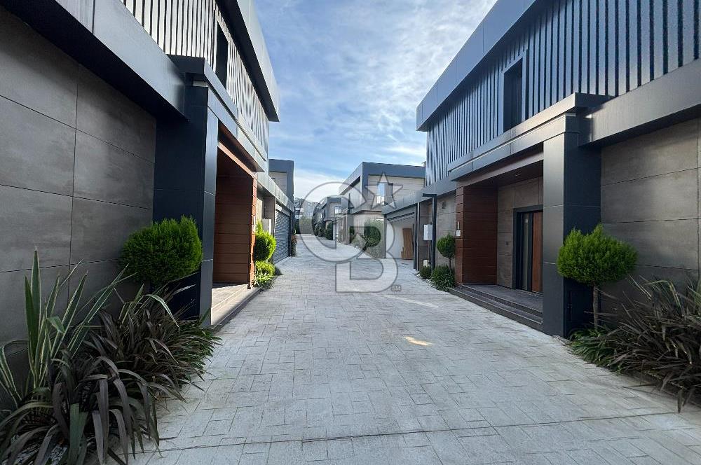 BAĞDAT CADDESİ PARALELİNDE KAPALI GARAJ VE HAVUZLU LÜX 4+1 VİLLA