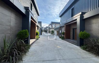 BAĞDAT CADDESİ PARALELİNDE KAPALI GARAJ VE HAVUZLU LÜX 4+1 VİLLA