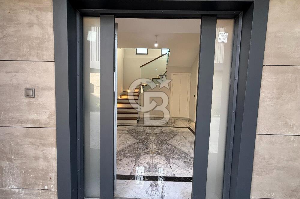 BAĞDAT CADDESİ PARALELİNDE KAPALI GARAJ VE HAVUZLU LÜX 4+1 VİLLA