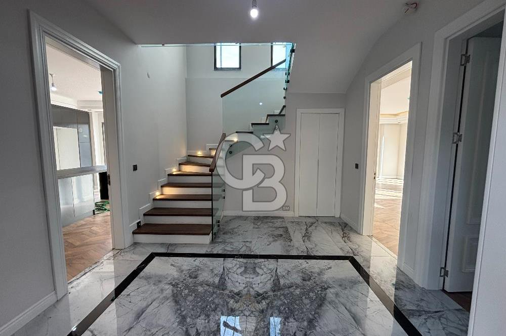 BAĞDAT CADDESİ PARALELİNDE KAPALI GARAJ VE HAVUZLU LÜX 4+1 VİLLA