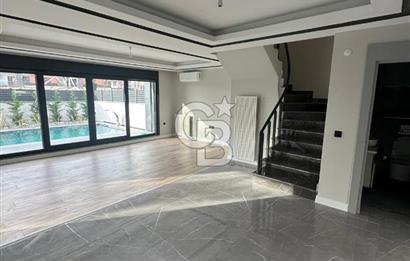 BEYLİKDÜZÜNDE DENİZ MANZARALI MÜSTAKİL HAVUZLU 5+2 SIFIR VİLLA