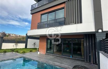 BEYLİKDÜZÜNDE DENİZ MANZARALI MÜSTAKİL HAVUZLU 5+2 SIFIR VİLLA