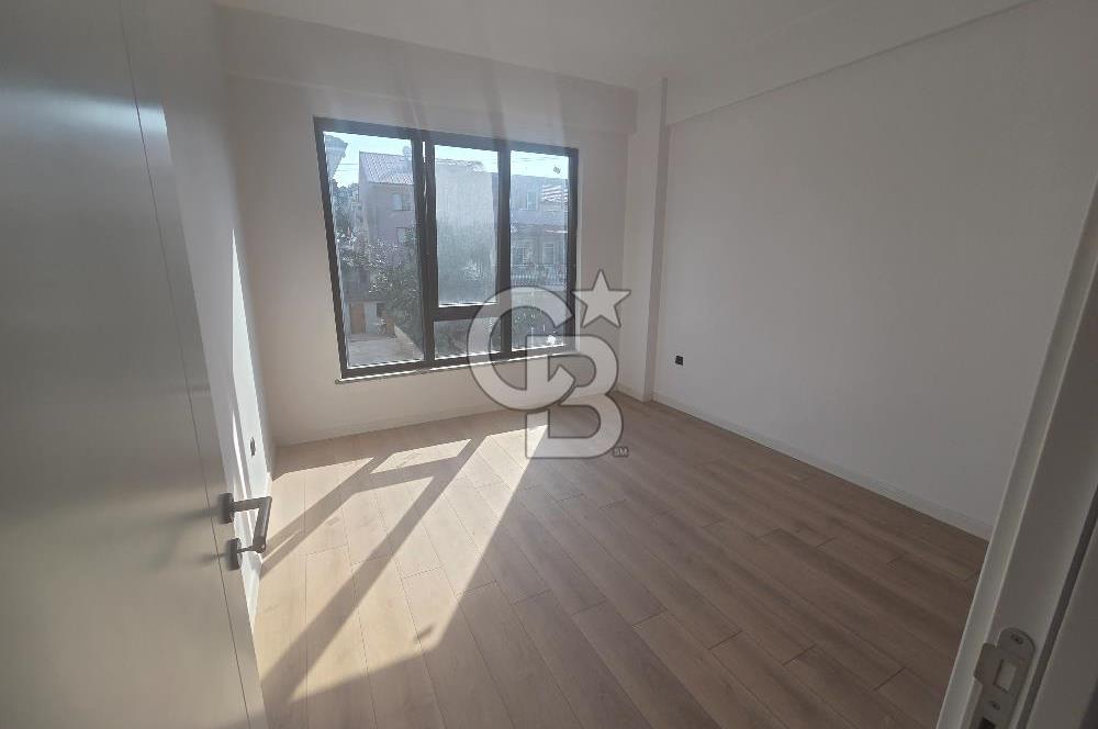 BAŞİSKELE YEŞİLYURT MÜSTAKİL BAHÇELİ SATILIK 4+1 VİLLA