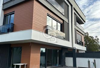 BEYLİKDÜZÜNDE DENİZ MANZARALI MÜSTAKİL HAVUZLU 5+2 SIFIR VİLLA