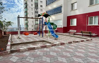 PAMUKLARDA CADDE ÜZERİ GÜNEY CEPHE MANZARALI LÜX YAPILI 3+1...