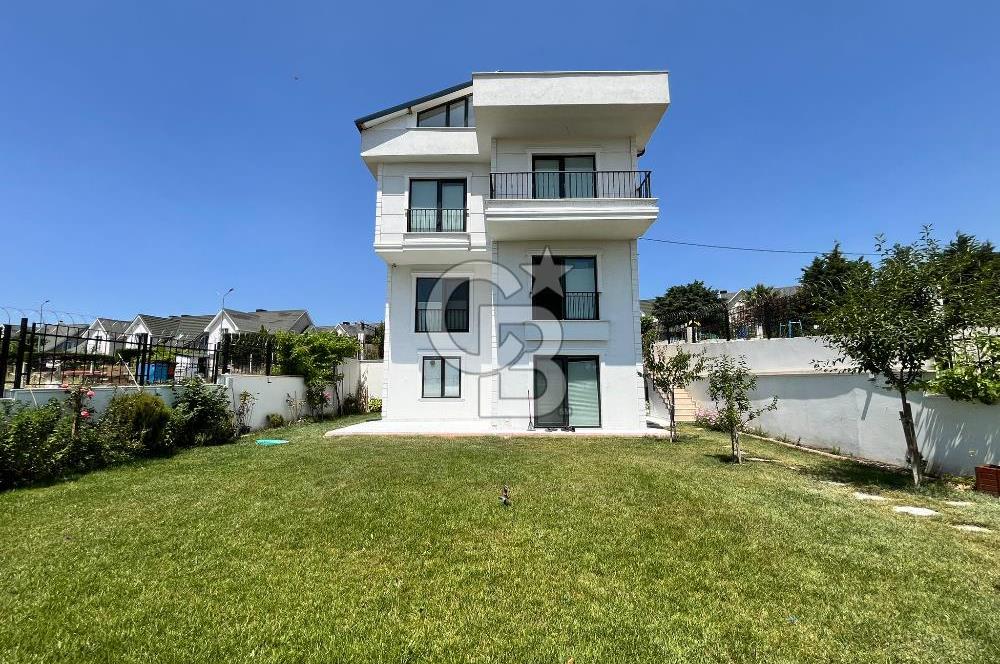 BÜYÜKÇEKMECE'DE 417M² ARSA İÇİNDE DENİZ MANZARALI MÜSTAKİL VİLLA