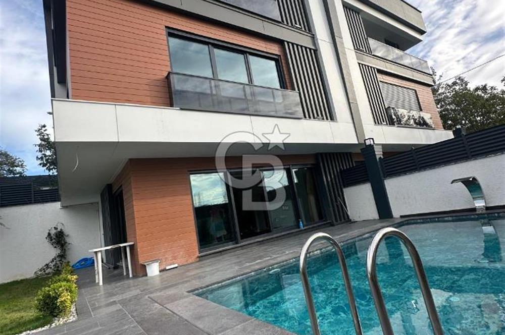 BEYLİKDÜZÜNDE DENİZ MANZARALI MÜSTAKİL HAVUZLU 5+2 SIFIR VİLLA
