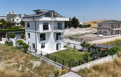 BÜYÜKÇEKMECE'DE 417M² ARSA İÇİNDE DENİZ MANZARALI MÜSTAKİL VİLLA