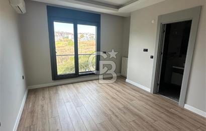 BEYLİKDÜZÜNDE DENİZ MANZARALI MÜSTAKİL HAVUZLU 5+2 SIFIR VİLLA