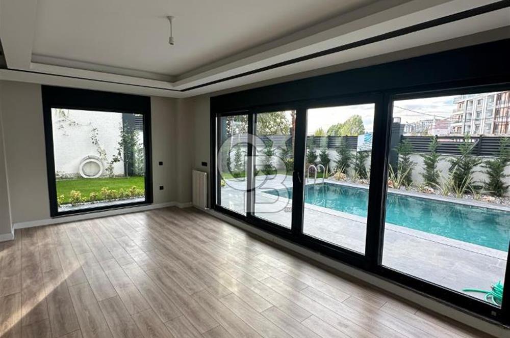 BEYLİKDÜZÜNDE DENİZ MANZARALI MÜSTAKİL HAVUZLU 5+2 SIFIR VİLLA