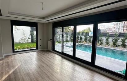 BEYLİKDÜZÜNDE DENİZ MANZARALI MÜSTAKİL HAVUZLU 5+2 SIFIR VİLLA