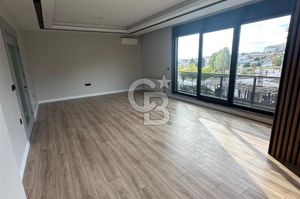 BEYLİKDÜZÜNDE DENİZ MANZARALI MÜSTAKİL HAVUZLU 5+2 SIFIR VİLLA
