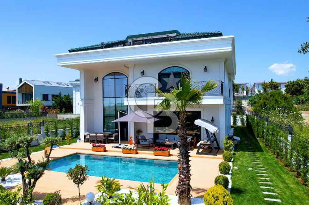 Büyükçekmece Güzelce' de Havuzlu Lüks Satılık Müstakil Villa