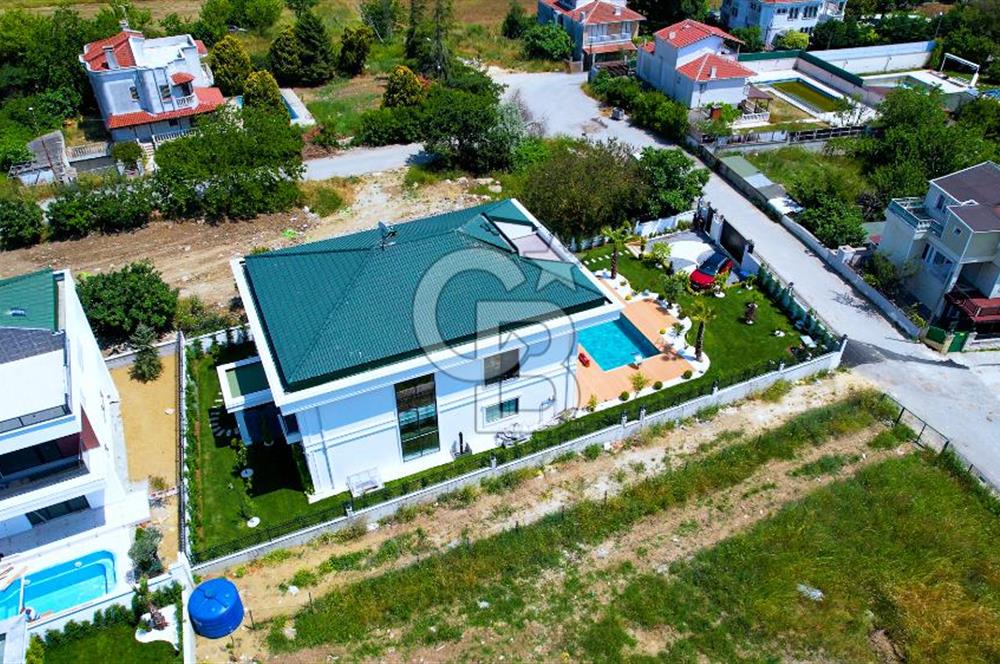 Büyükçekmece Güzelce' de Havuzlu Lüks Satılık Müstakil Villa