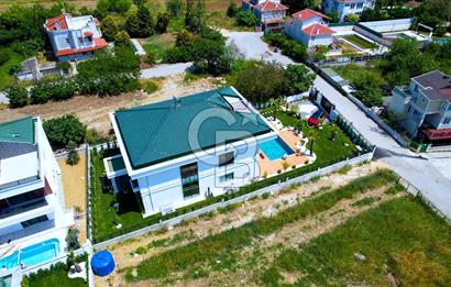 Büyükçekmece Güzelce' de Havuzlu Lüks Satılık Müstakil Villa