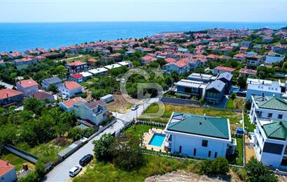 Büyükçekmece Güzelce' de Havuzlu Lüks Satılık Müstakil Villa