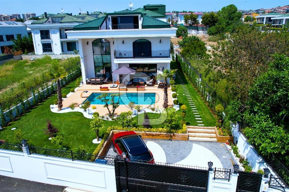 Büyükçekmece Güzelce' de Havuzlu Lüks Satılık Müstakil Villa