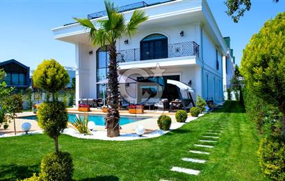 Büyükçekmece Güzelce' de Havuzlu Lüks Satılık Müstakil Villa