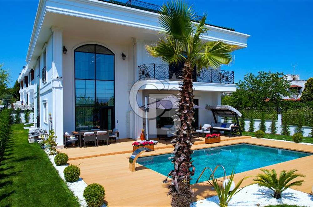 Büyükçekmece Güzelce' de Havuzlu Lüks Satılık Müstakil Villa