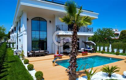 Büyükçekmece Güzelce' de Havuzlu Lüks Satılık Müstakil Villa