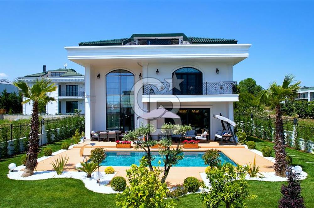 Büyükçekmece Güzelce' de Havuzlu Lüks Satılık Müstakil Villa