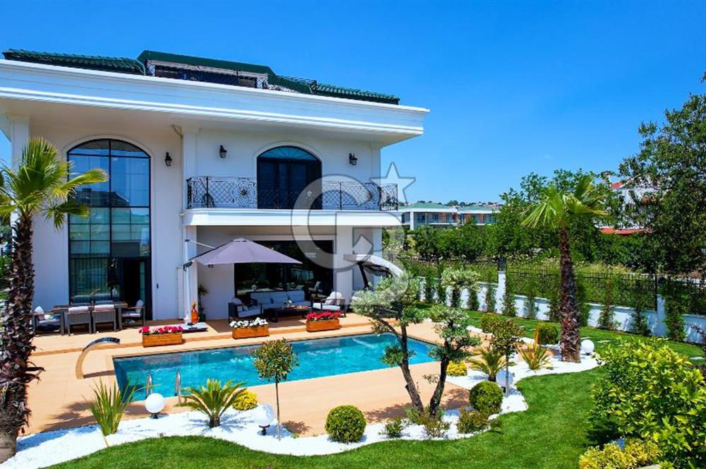 Büyükçekmece Güzelce' de Havuzlu Lüks Satılık Müstakil Villa