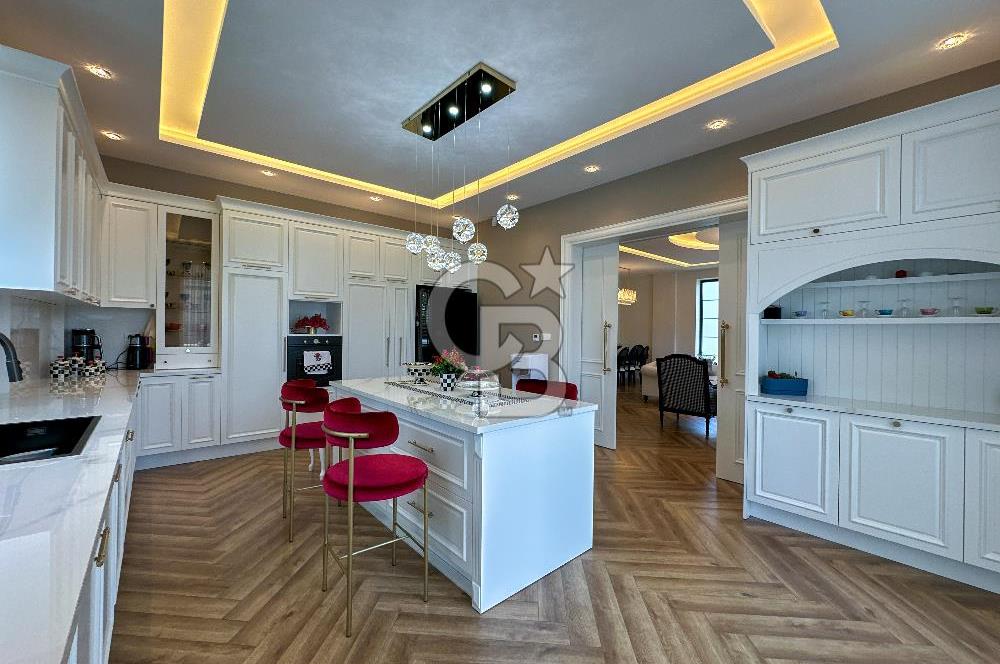Büyükçekmece Güzelce' de Havuzlu Lüks Satılık Müstakil Villa
