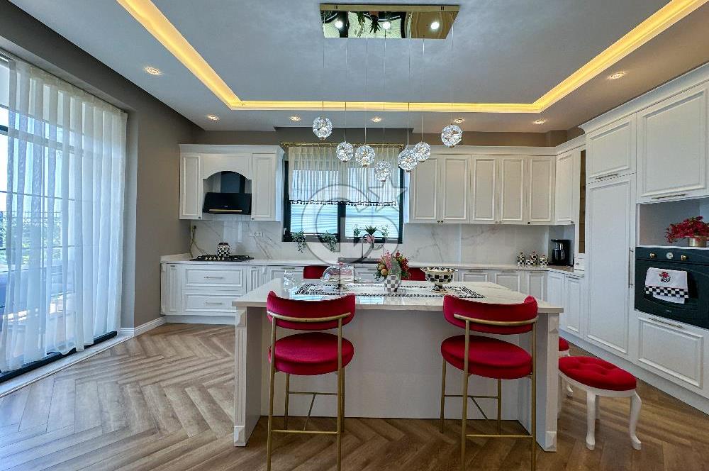 Büyükçekmece Güzelce' de Havuzlu Lüks Satılık Müstakil Villa