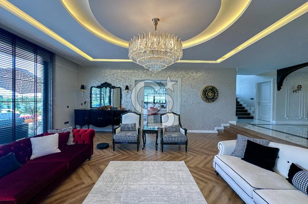 Büyükçekmece Güzelce' de Havuzlu Lüks Satılık Müstakil Villa